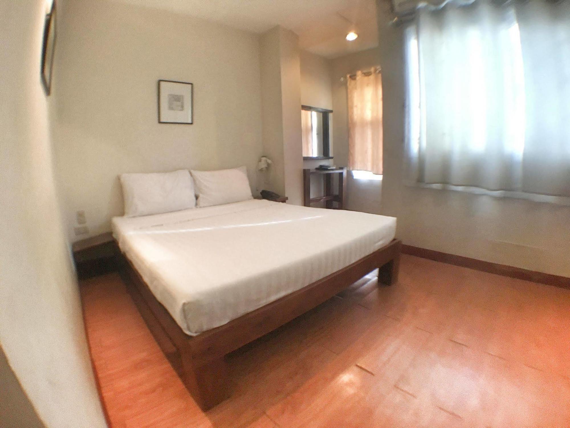 Отель Ilocos Rosewell Экстерьер фото